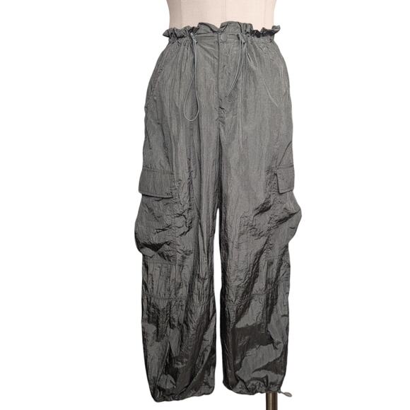 Vintage Y2K FUTURE COLLECTIVE Alani Noelle Grayish Green Parachute Cargo Pants M - Picture 1 of 2